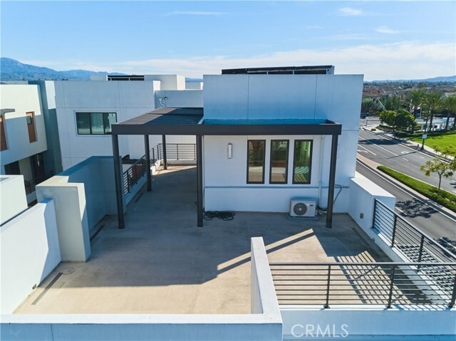 Building Photo - 6 Transport