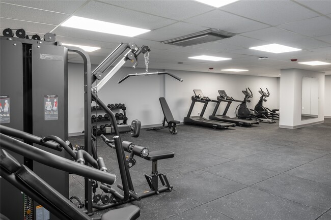 Building Photo - 16 W 10th St