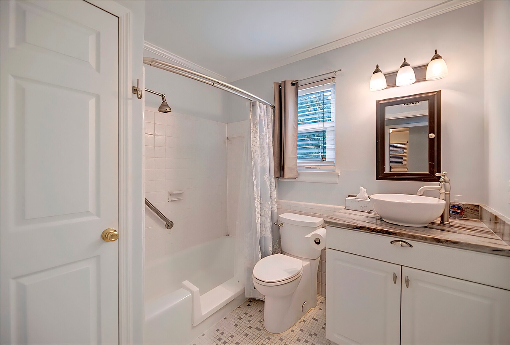 Building Photo - 867 Colony Dr