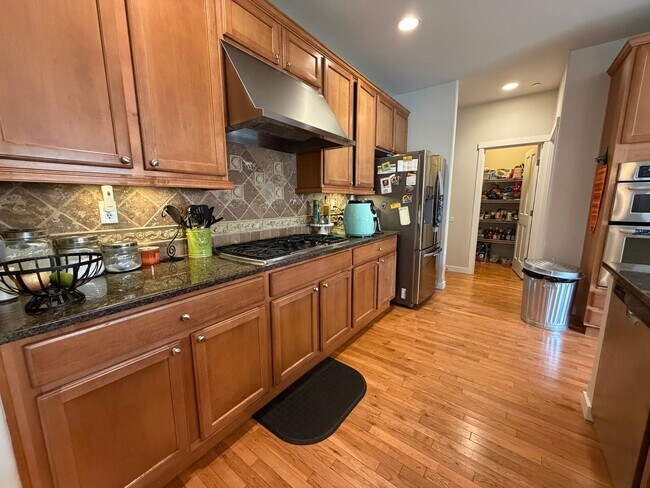 Building Photo - 4BR, 2.5 Bath + Loft DuPont Home