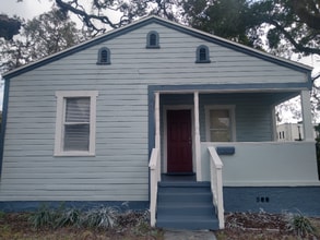 Building Photo - 905 E Osborne Ave