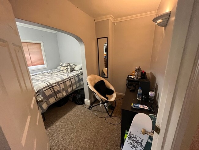 Building Photo - Duluth MN - 4 Bed - 1 Bath - Single Family...