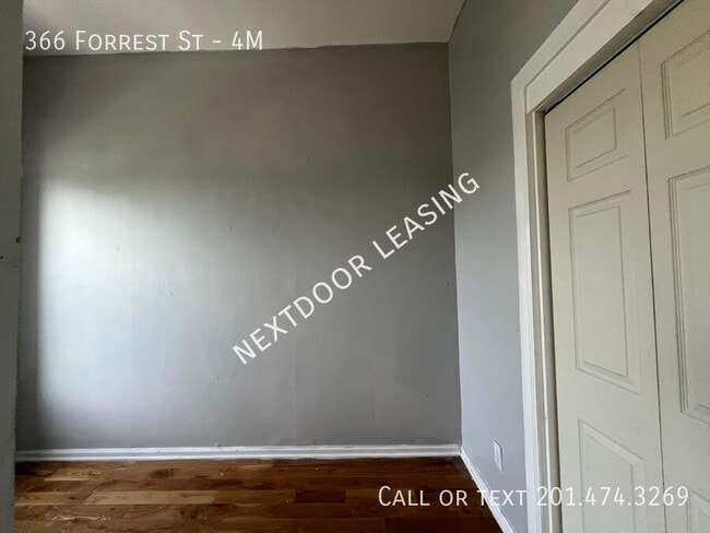 Building Photo - 366 Forrest St