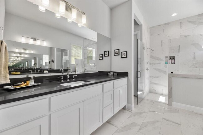 Building Photo - 304 Gulfton St