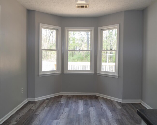 Building Photo - 43 Lee Road 983