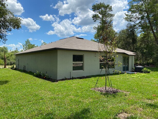 Building Photo - SW location 4/2/2 **WON'T LAST**