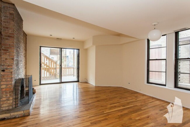 Building Photo - 2 bedroom in Chicago IL 60657