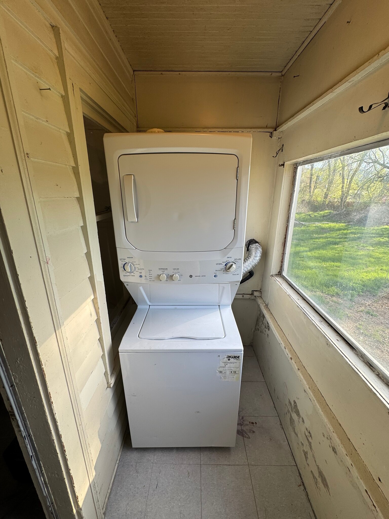 Washer/Dryer - 1568 3rd St NE