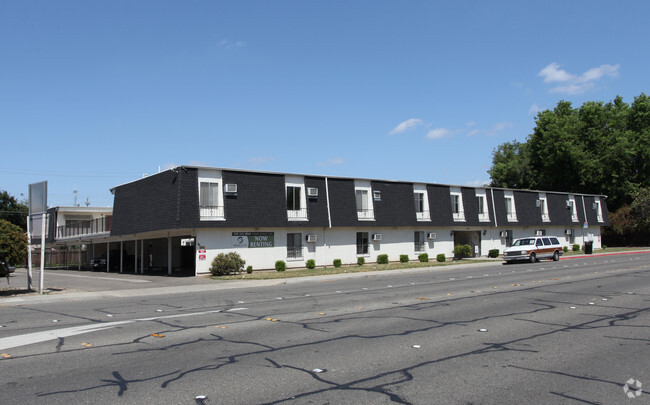 Building Photo - Cedarwood Apartments