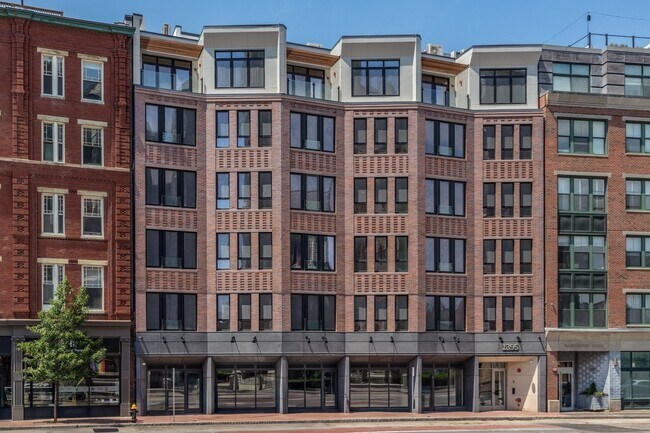 Building Photo - 1395 Washington St