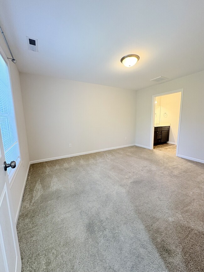 Building Photo - 6 Jackmia Way