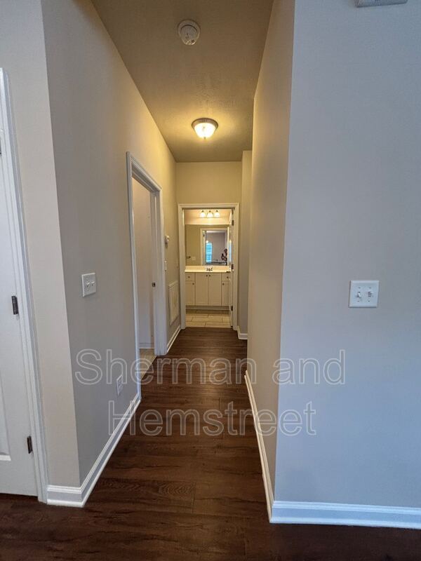 Building Photo - 905 Joiner Cir