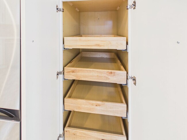 Building Photo - 1017 N Front St