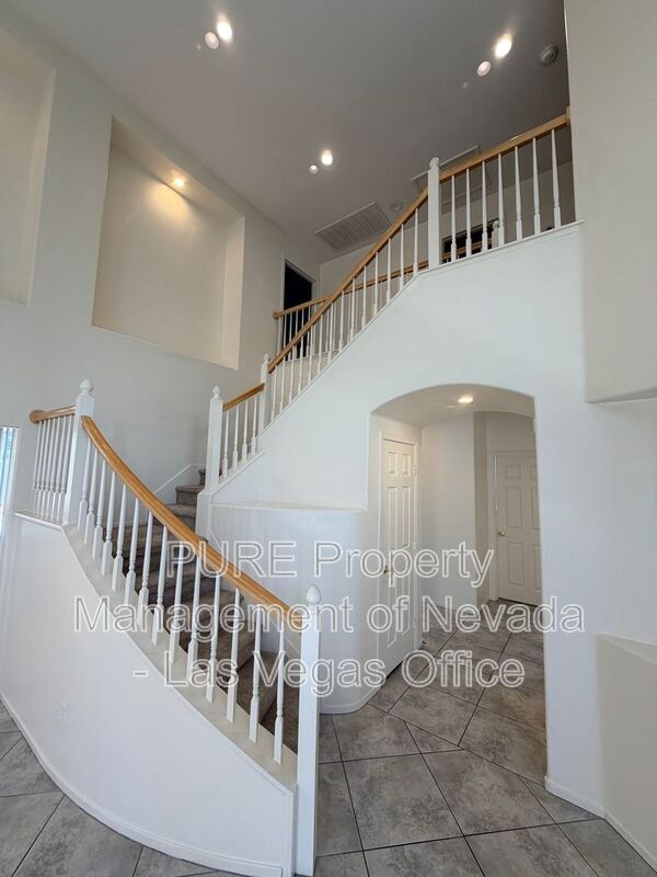 Building Photo - 925 Lexington Cross Dr