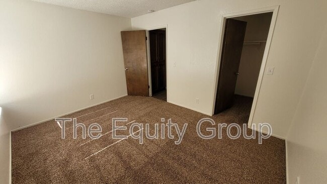 Building Photo - 5804 W Robinwood Ave