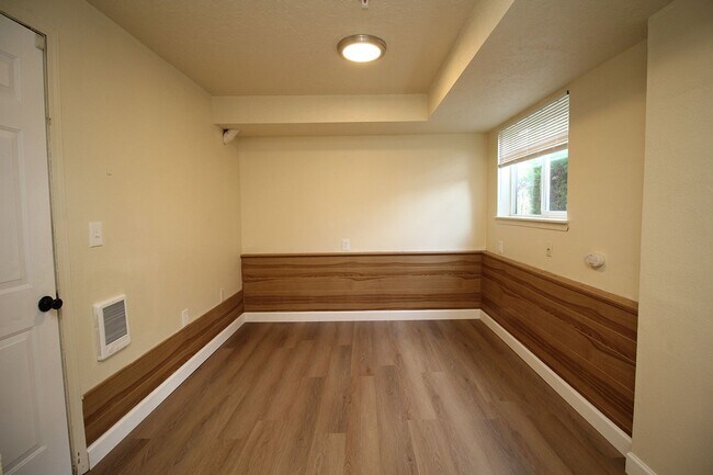 Building Photo - 17-23 SE 127th Ave