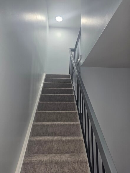 Staircase - 1095 Green Meadows Dr