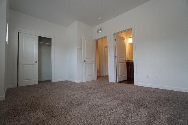 Building Photo - 11219 W Gabrielle Dr
