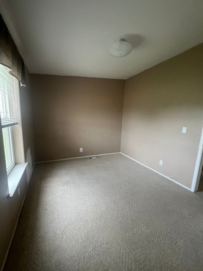 Building Photo - 3 Bedroom, 2 Bathroom Manufactured Home - ...