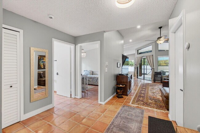 Building Photo - 10332 Islander Dr