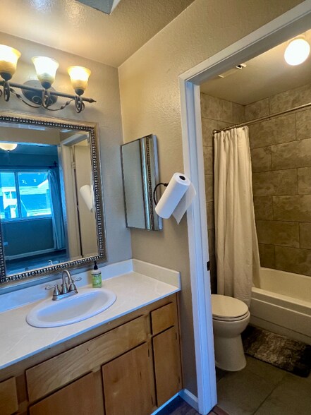 Building Photo - 5941 Main Ave