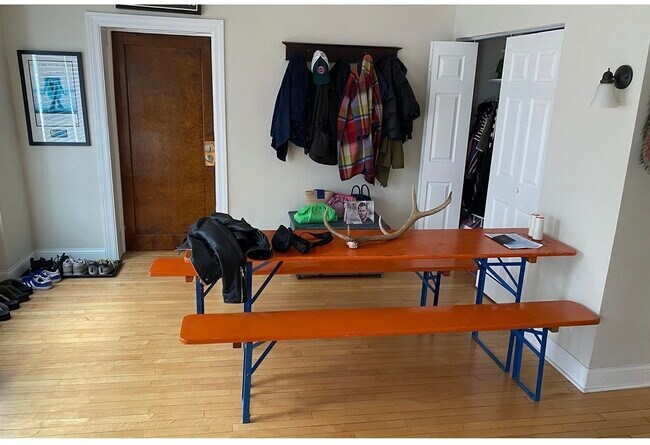 Building Photo - 733 Elm St