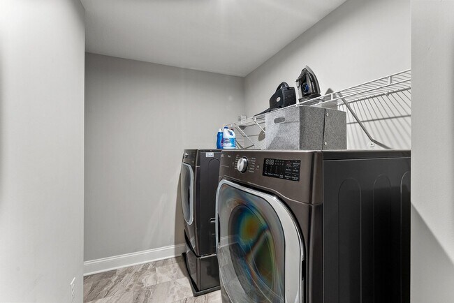 Building Photo - Spacious 5BR House in Beaver