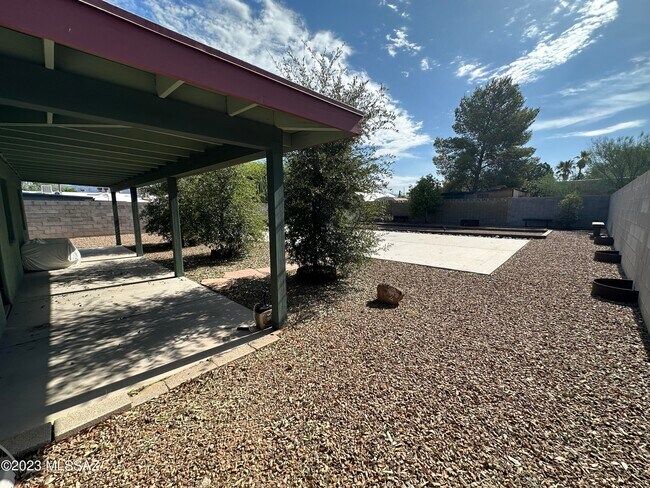 Building Photo - 2208 N Rita Ave