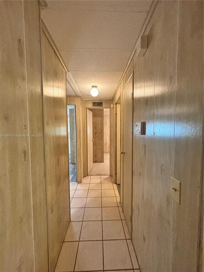 Building Photo - 3930 Country Pl