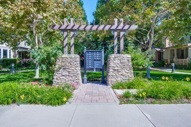 Building Photo - Gorgeous Morgan Park Refreshed for Immediate Move-In! Must see!