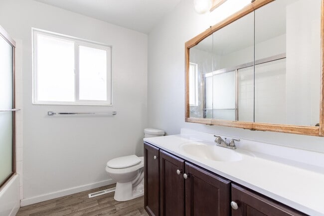 Building Photo - 1289 N 400 E