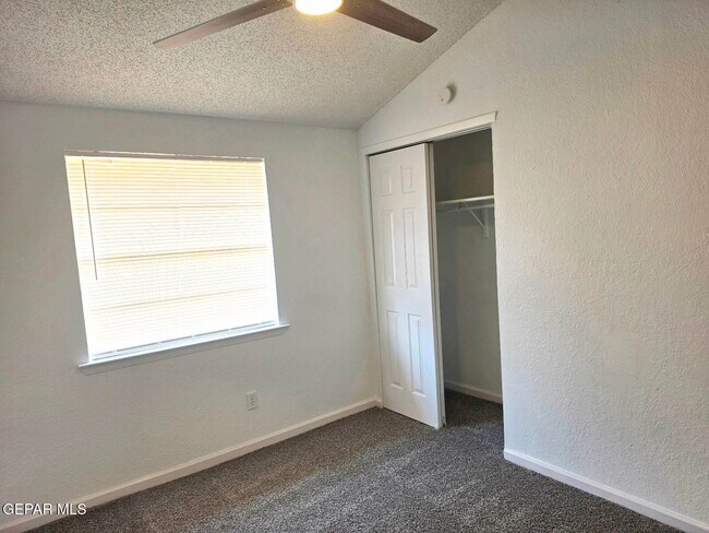 Building Photo - 944 Montera Rd