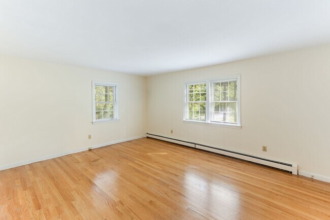 Building Photo - 49 Bramblebush Dr