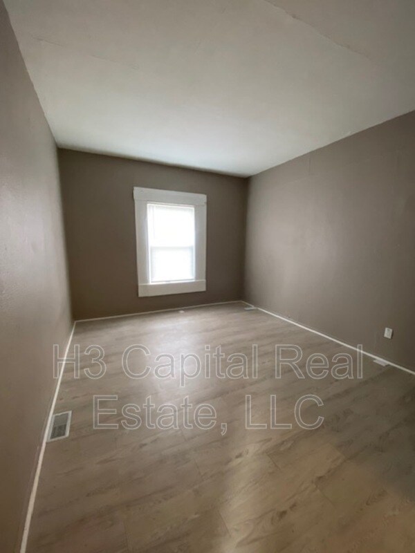 Building Photo - 2120 Lee Ave