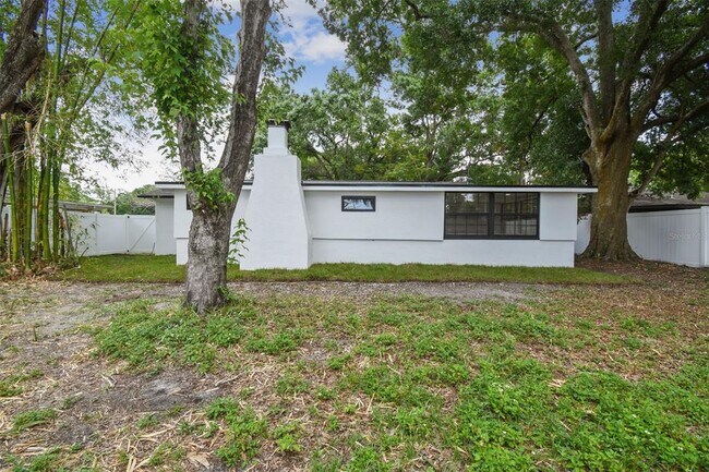 Building Photo - 4910 N Darby Ave