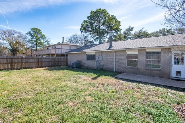 Building Photo - 16210 Cypress Point Dr