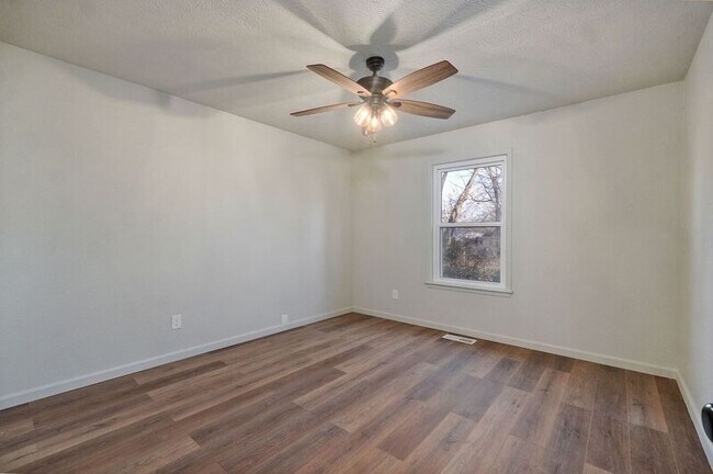 Building Photo - 2941 W Pacific St