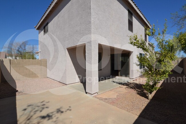 Building Photo - 699 E Springfield Pl