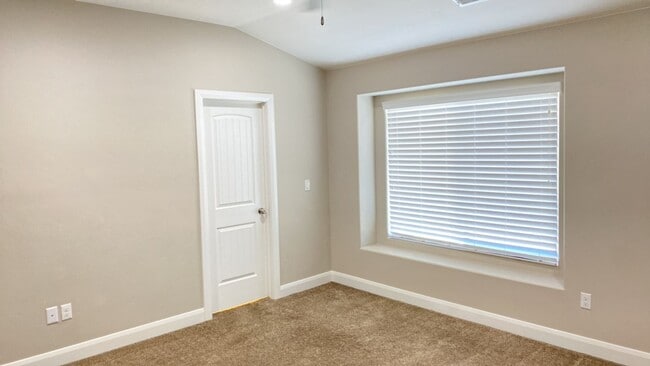 Building Photo - Spacious Two-Level Home with Modern Touches