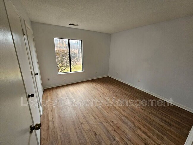 Building Photo - 2805 Treestead Cir