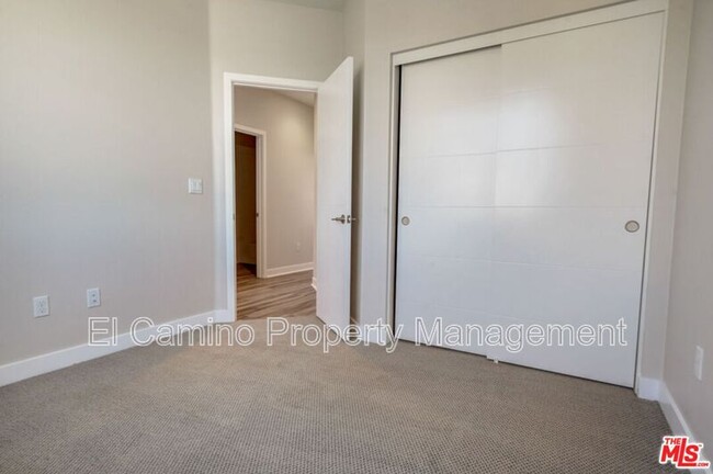 Building Photo - 835 Aloe Pl