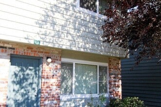 Building Photo - Two Bedroom End Unit Townhome Available!