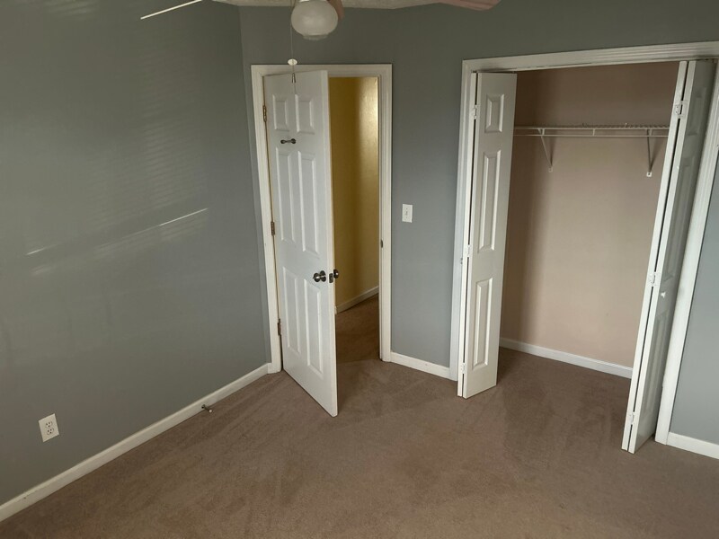 Building Photo - 421 Autumn Lake Ct