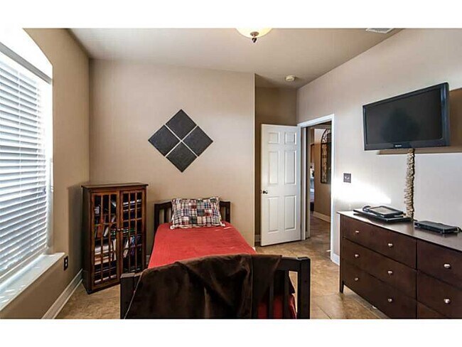 Building Photo - 505 Gaston Cir