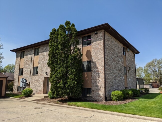 Building Photo - 311 Lilac Ln