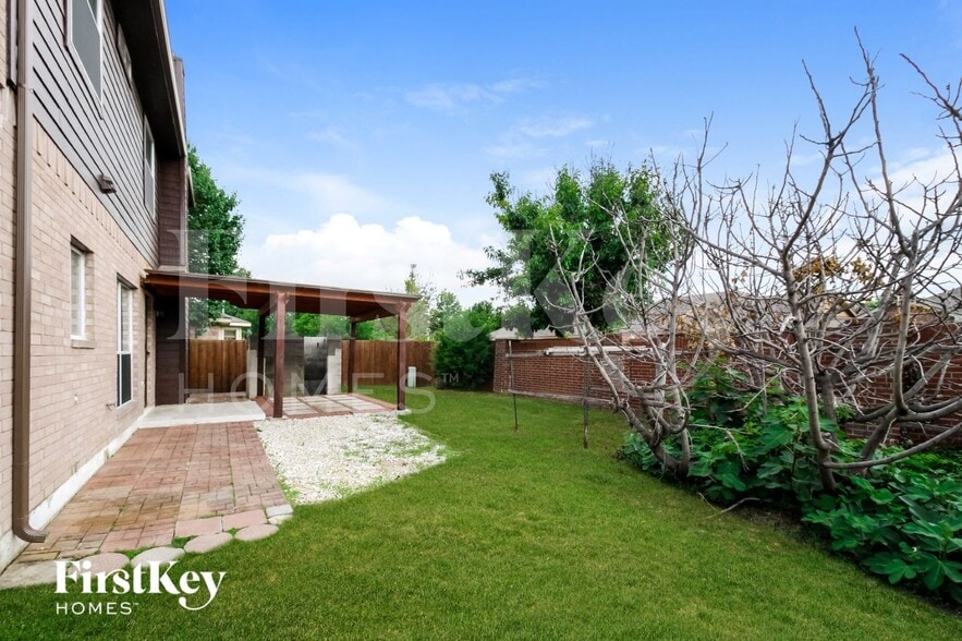 Building Photo - 1055 Waterview Dr