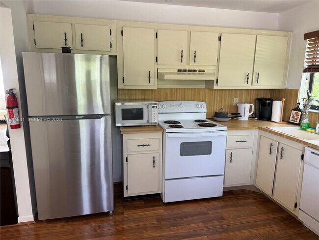 Building Photo - 2225 Monroe St