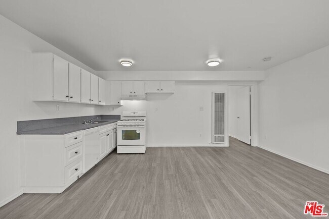 Building Photo - 14333 Haynes St