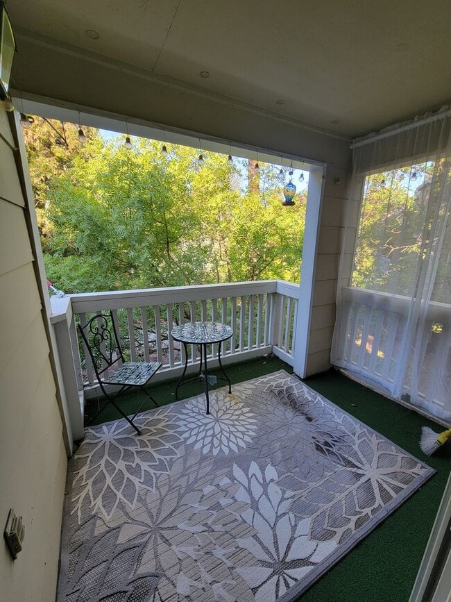 Building Photo - Beautifully Updated 2-bedroom 2 bath Condo...