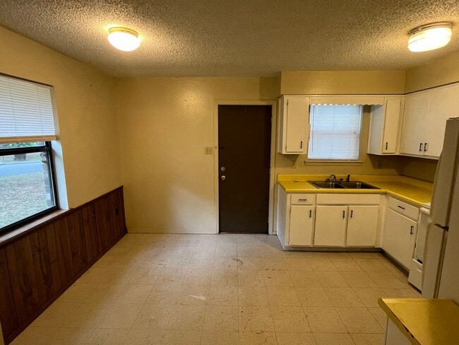 Building Photo - 1507 University Dr